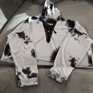 Rue21 Black and White Knit Top